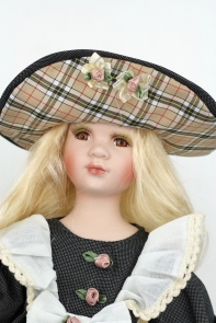 Porcelánová bábika Emma 40cm