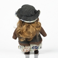 Porcelánová bábika modrý klobúk a zástera 20cm