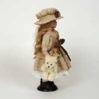 Porcelánová bábika ručne maľovaná s príveskom na krku 42cm