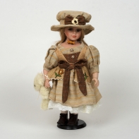 Porcelánová bábika ručne maľovaná s príveskom na krku 42cm