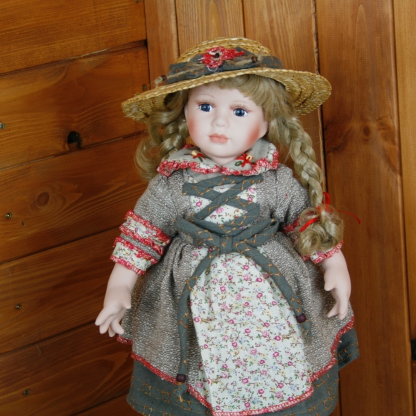 Porcelánová bábika Sára