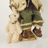 Porcelánová bábika sediaca chlapec 28cm