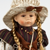 Porcelánová bábika Terezka - zlomená noha