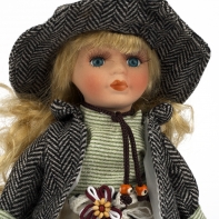 Porcelánová bábika v čiernobielom kabátiku 20cm