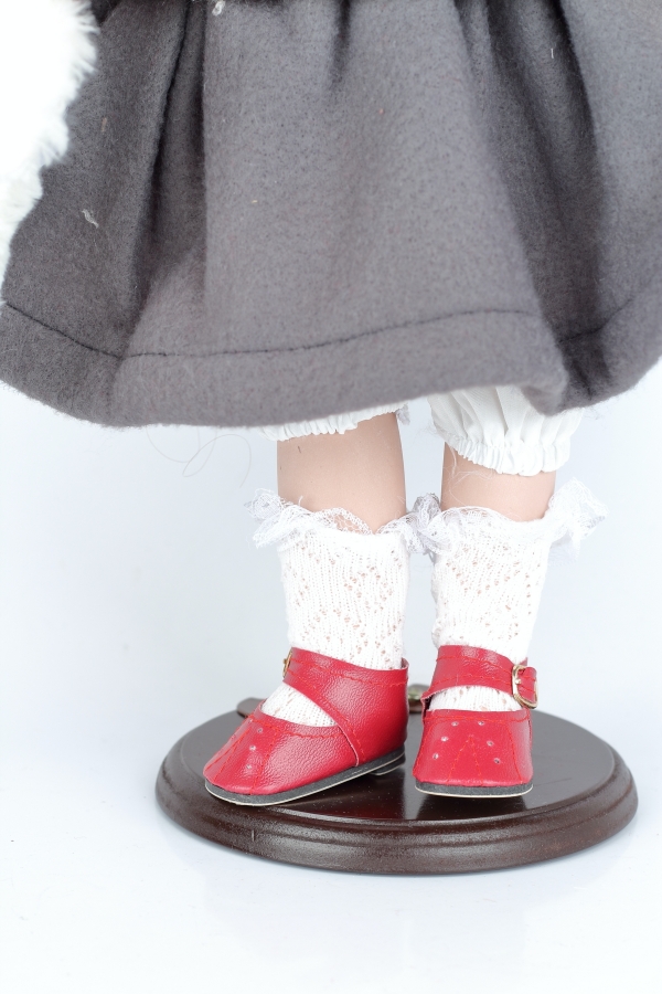 Porcelánová bábika vo svetri Teddy 46cm