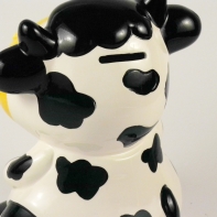 Porcelánová pokladnička krava