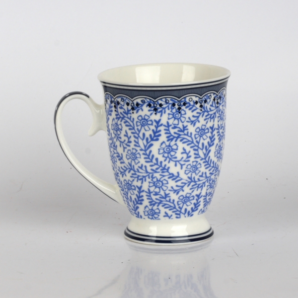 Porcelánový hrnček s uchom modré kvety 7cm