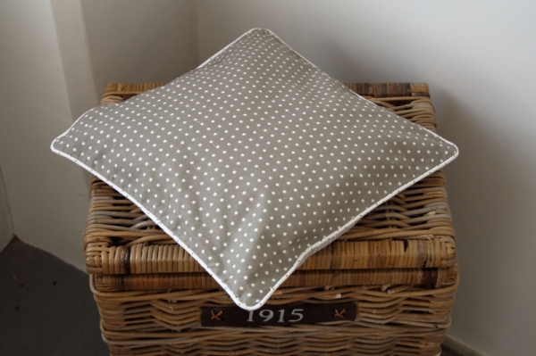 Povlak na vankúš béžový 40x40cm