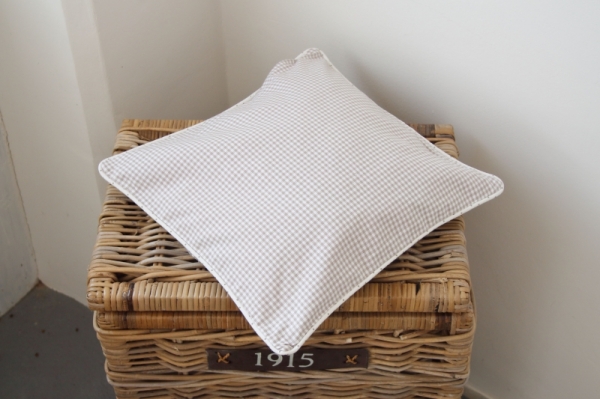 Povlak na vankúš béžový 40x40cm