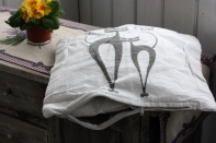 Povlak na vankúš biely Dve mačky 40x40cm