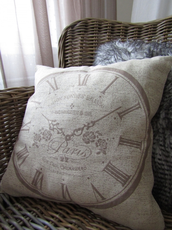 Povlak na vankúš hodiny Paris svetlý 40x40cm