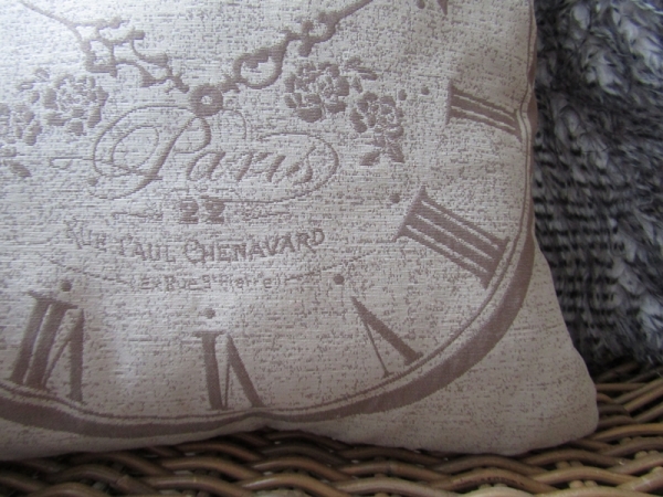 Povlak na vankúš hodiny Paris svetlý 40x40cm