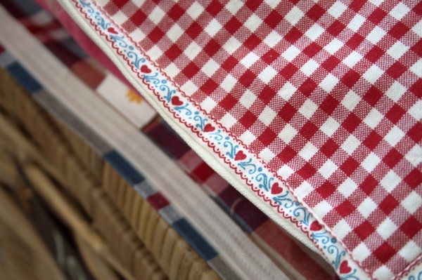 Povlak na vankúš kockovaný so srdcom 40x40cm