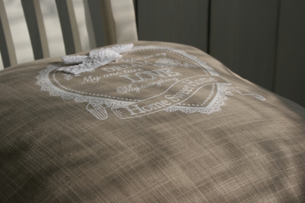 Povlak na polštář s výplní 33x38cm