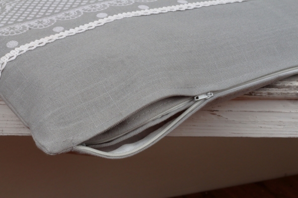 Povlak na vankúš šedej srdce 40x40 cm