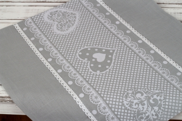 Povlak na vankúš šedej srdce 40x40 cm