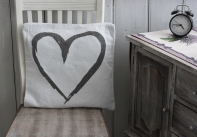 Povlak na vankúš šedej srdce 40x40cm