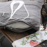 Povlak na vankúš šedý s mačkou 40x40cm