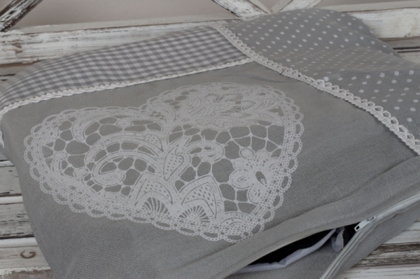 Povlak na vankúš veľké sivé srdce 38x38cm
