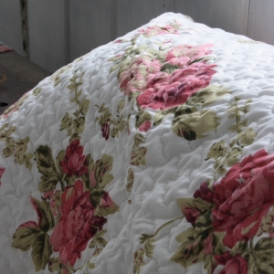 Prikrývka na posteľ biely s kvetmi 250x230cm