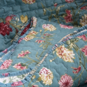 Prikrývka na posteľ karafiát 250x230cm