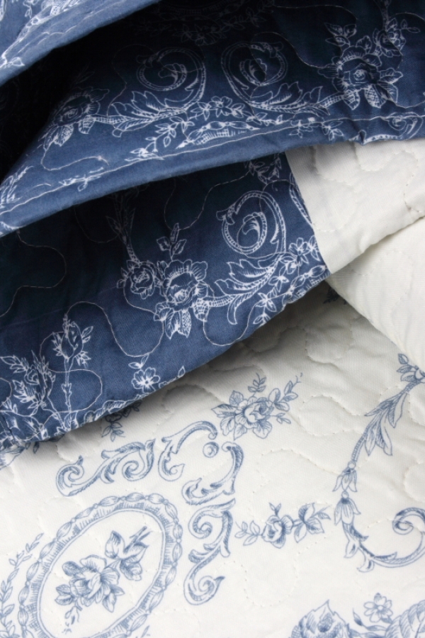 Prikrývka na posteľ modré kvety 140x220cm