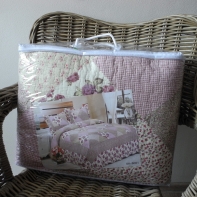 Prikrývka na posteľ patchwork Ružová záhrada 230x250cm