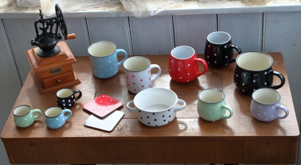 Prestieranie na stôl červené s bodkami sada 2ks 29×21×0,5cm