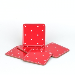 Prestieranie na stôl červené s bodkami sada 6ks 10×10×0,5cm