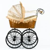 Prútený kočík pre bábiky 56x28x50cm