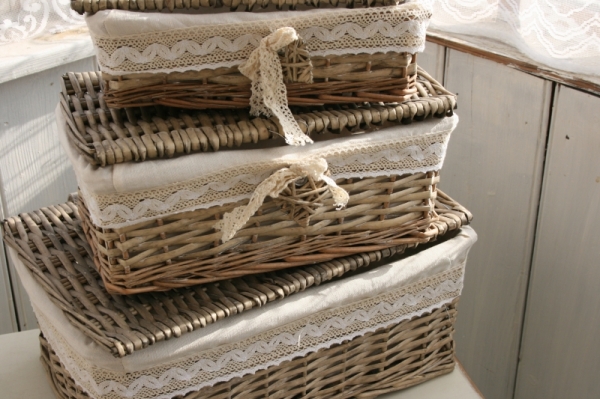 Prútený kôš s vekom a čipkou 30cm