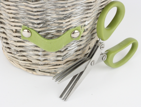 Prútený kvetináč na bylinky s nožnicami 17x14x18cm