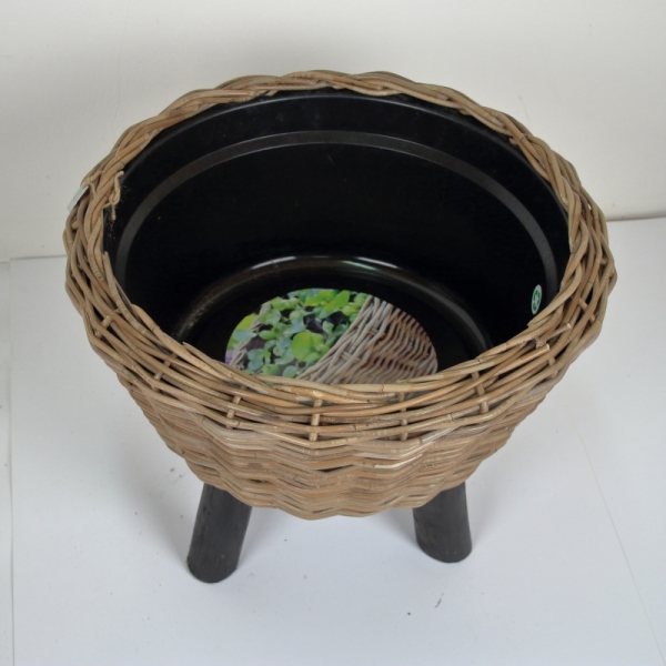 Prútený kvetináč na nožičkách 47cm