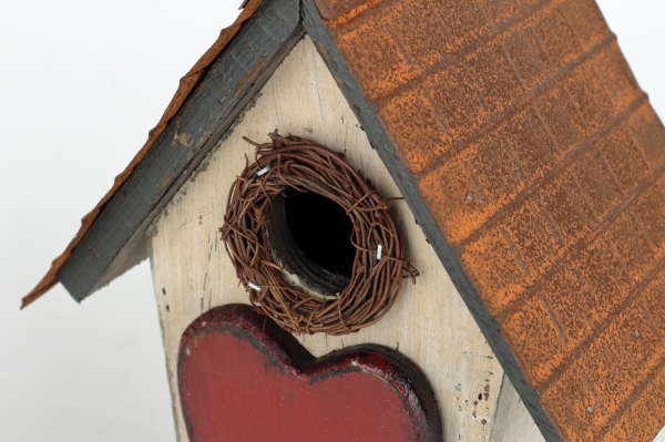 Vtáčia búdka so srdcom