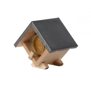 Vtáčie kŕmidlá do záhrady na arašidové maslo