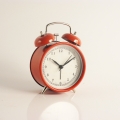 Retro budík červený 16cm
