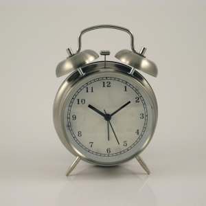 Retro budík silver 16cm - len ako dekorácia dek4485