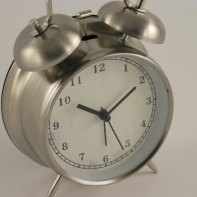 Retro budík silver 16cm - len ako dekorácia dek4485