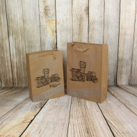 Retro darčeková papierová taška fotoaparát 23x32x8,5 cm