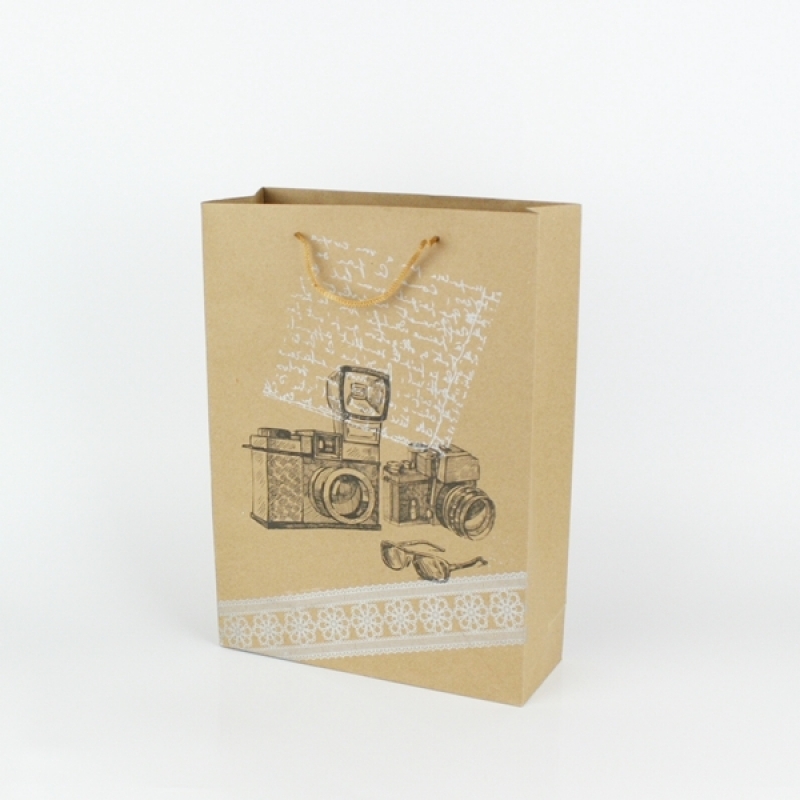 Retro darčeková papierová taška fotoaparát 23x32x8,5 cm