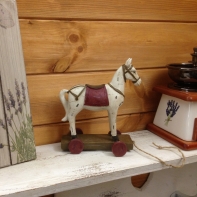 Retro dekorácie - retro koník na povrázku 15x16x7cm