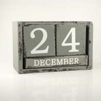 Retro kalendár drevený 18cm