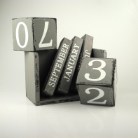 Retro kalendár drevený 18cm