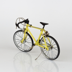 Retro kovový model žltého kolesá 22x13cm