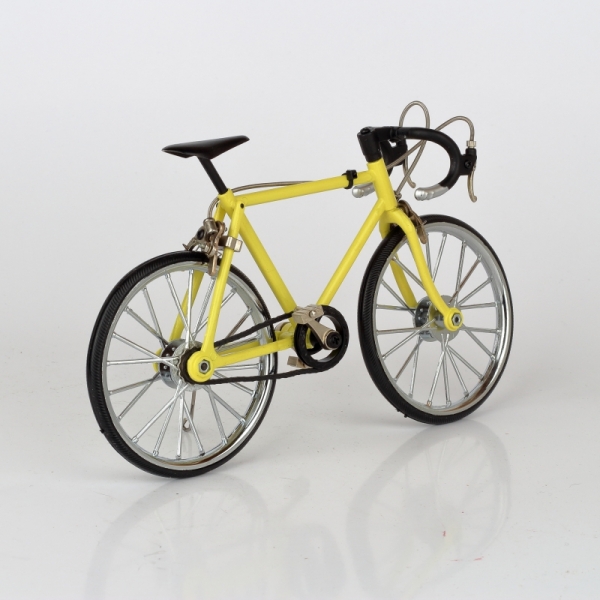 Retro kovový model žltého kolesá 22x13cm