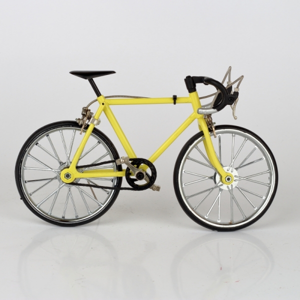 Retro kovový model žltého kolesá 22x13cm