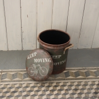 Retro kovový taburet s úložným priestorom Keep moving 31x36x31cm