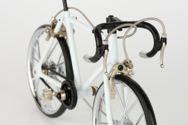 Retro model bicykel biele 22x14cm