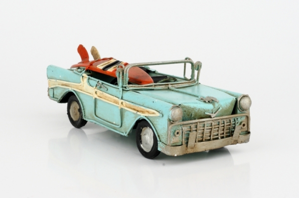 Retro model kovová limuzína sa surfy 17cm
