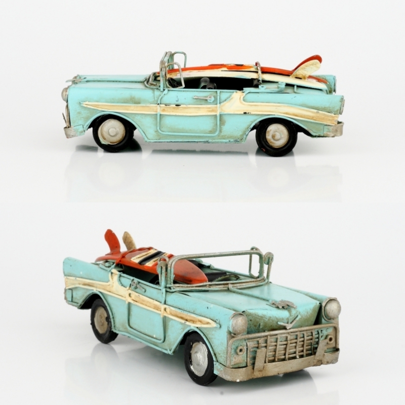 Retro model kovová limuzína sa surfy 17cm